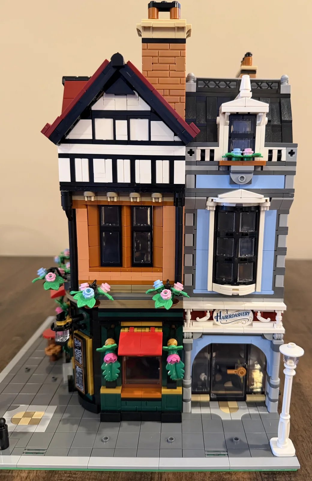 LEGO 10350 Tudor Corner — completed side view