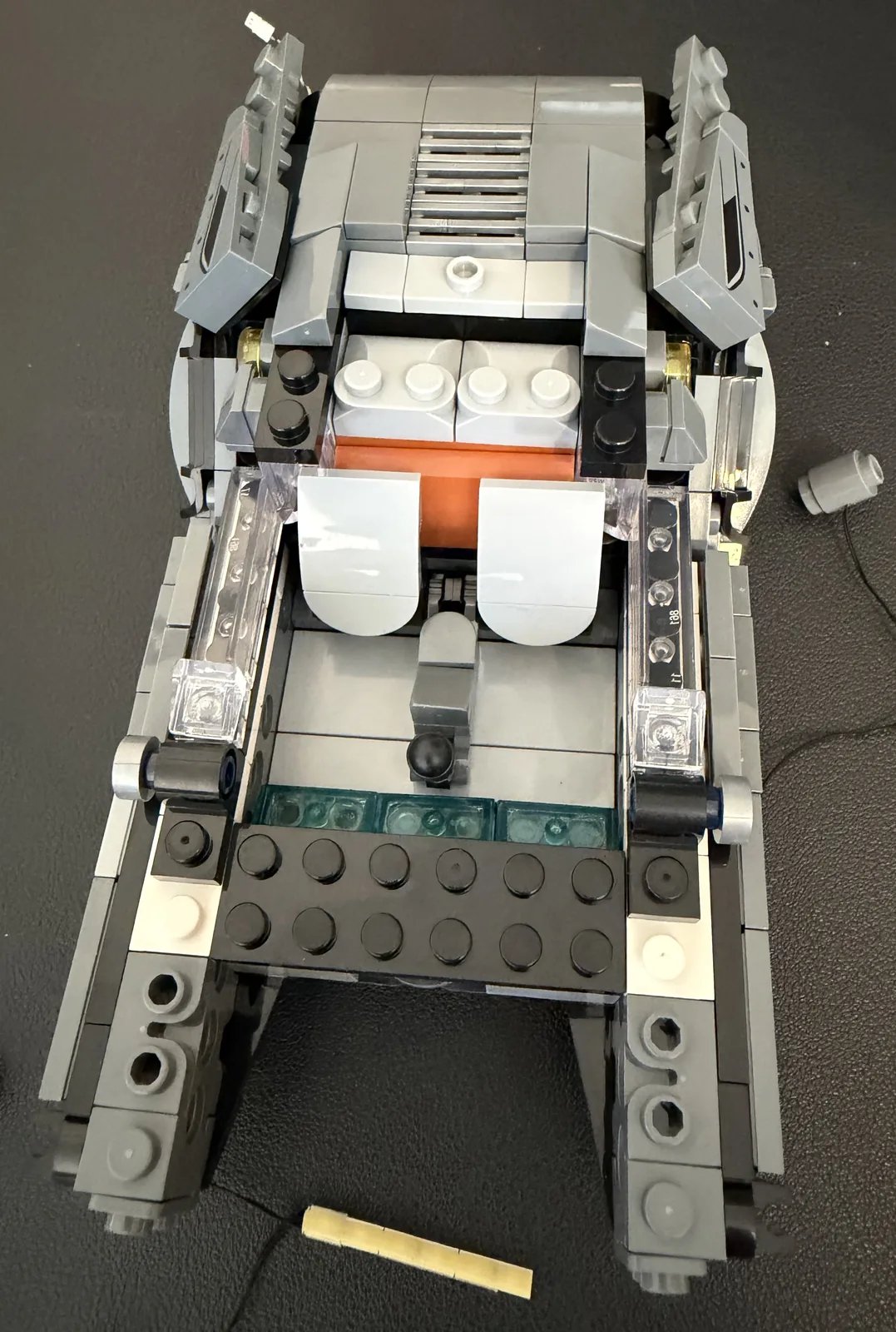 Lumibricks 23001 K's Spinner — stage three, roof and drone