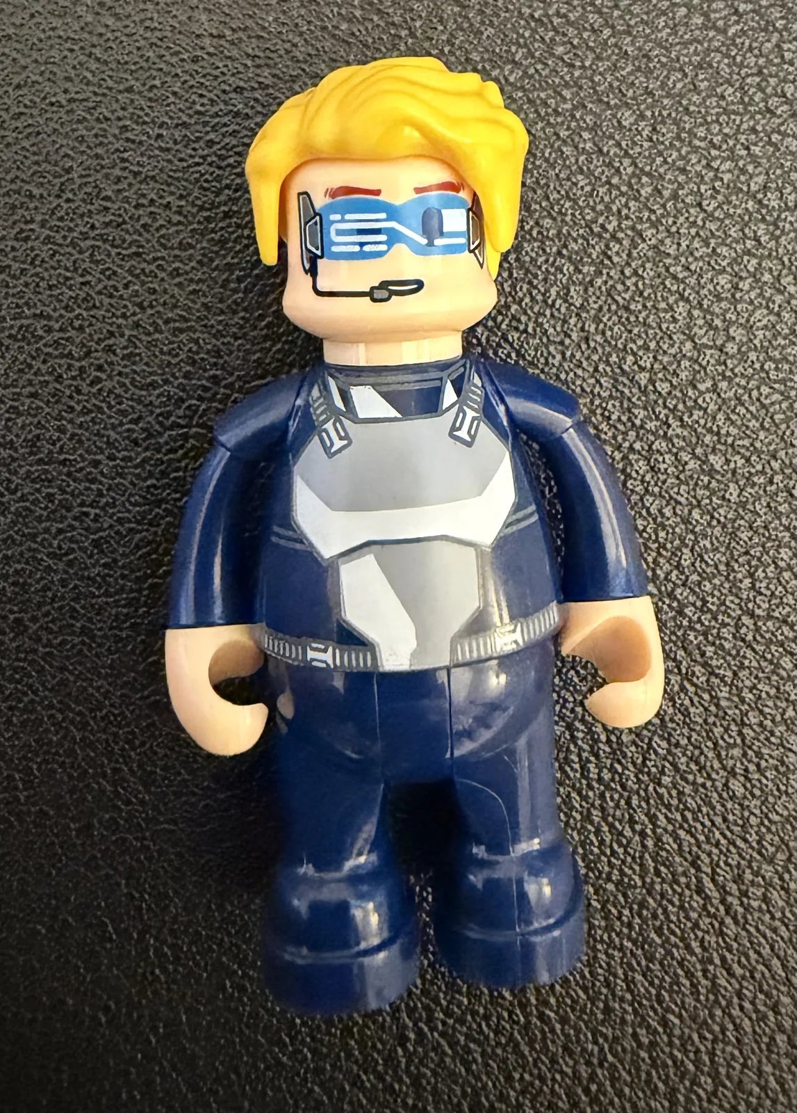 Lumibricks F9043 Police Patrol Car — included police minifigure