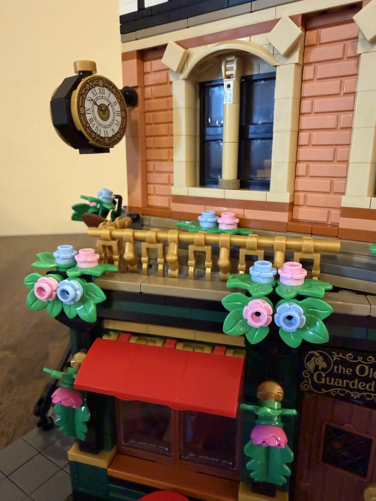 LEGO 10350 Tudor Corner — exterior clock detail