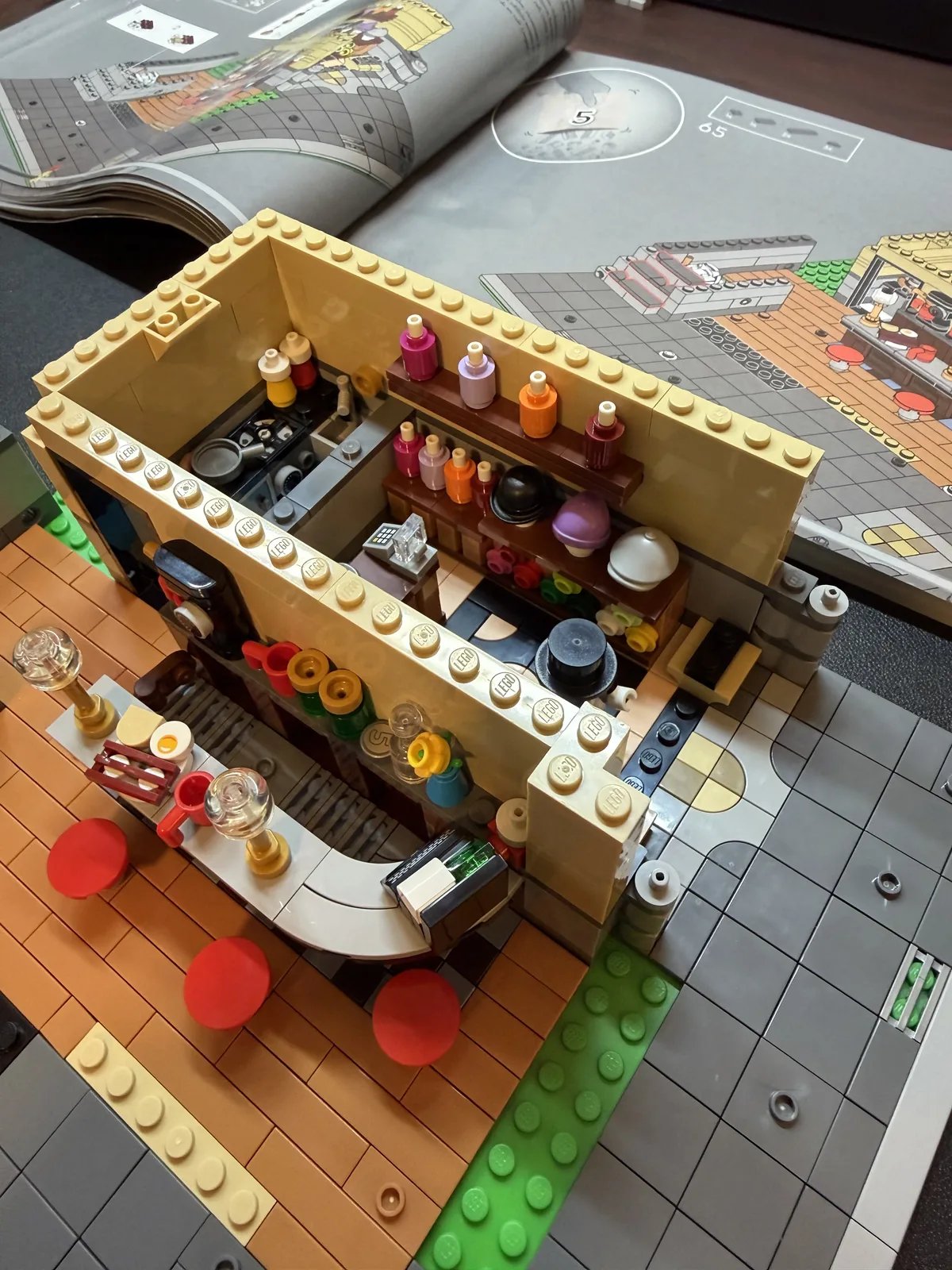 LEGO 10350 Tudor Corner — shop, kitchen and bar layout