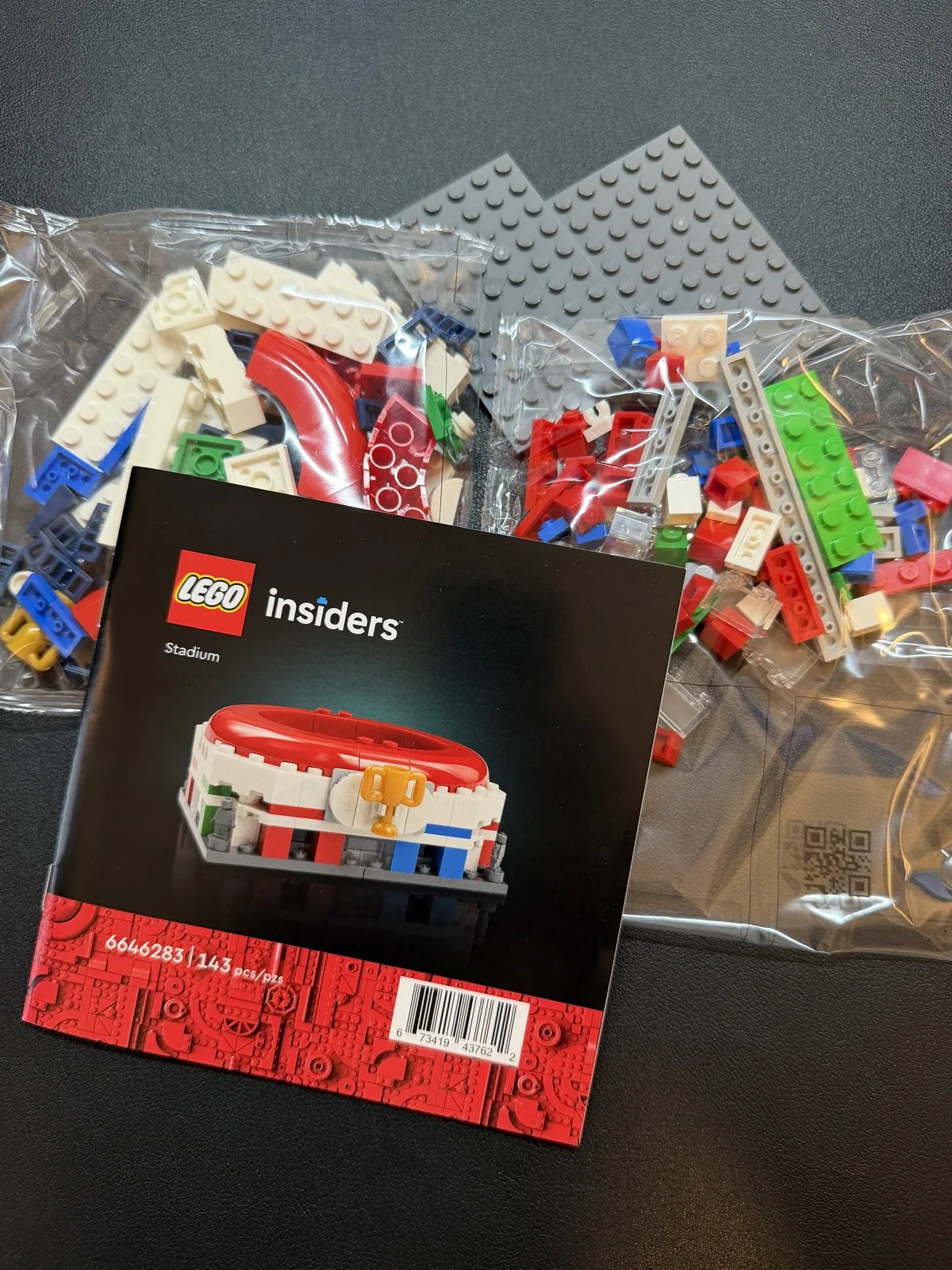 LEGO Insiders Sports Stadium 6646283 — box contents, two bags