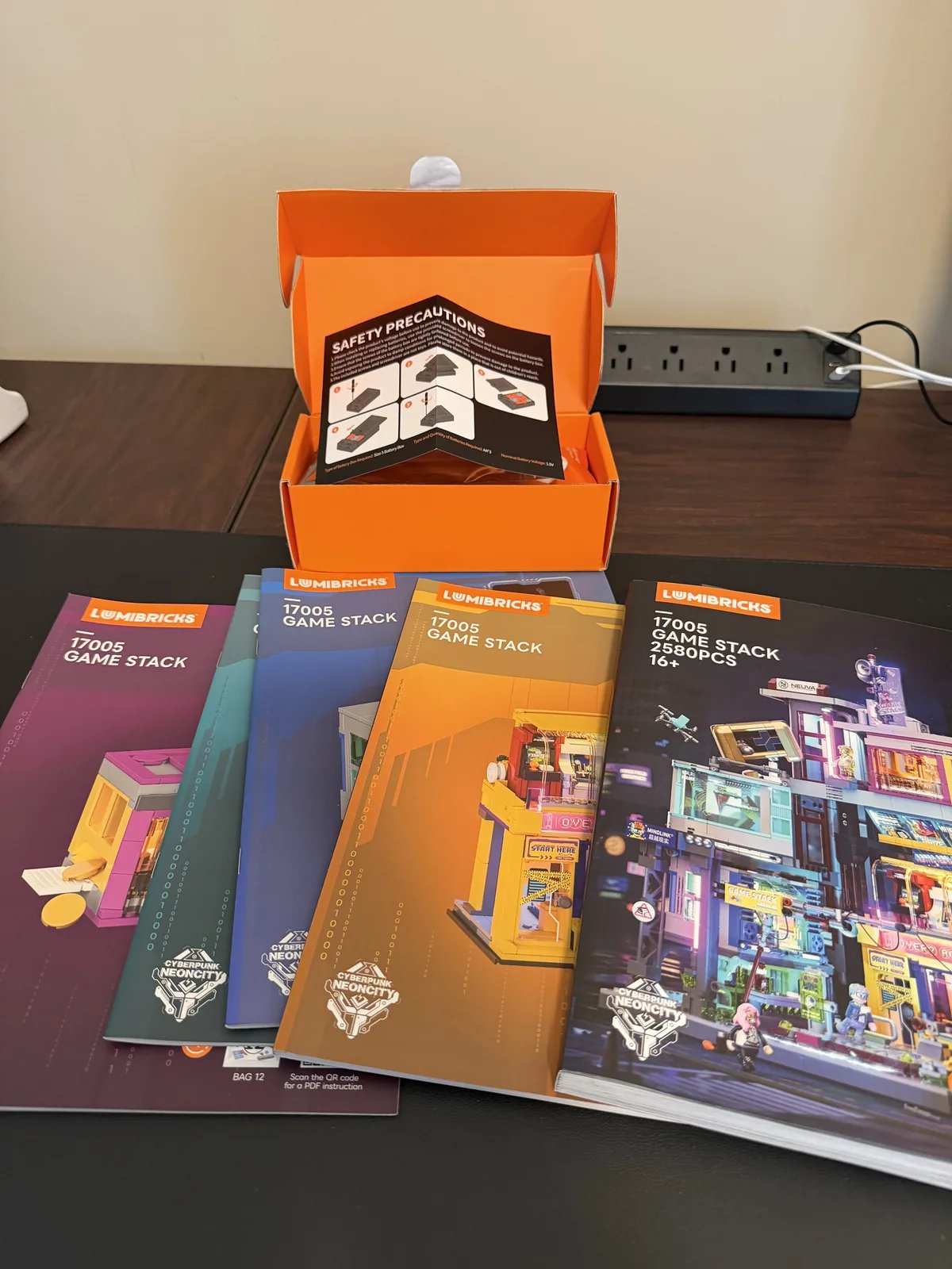 Lumibricks Cyberpunk Game Stack — box contents, bags and inner boxes