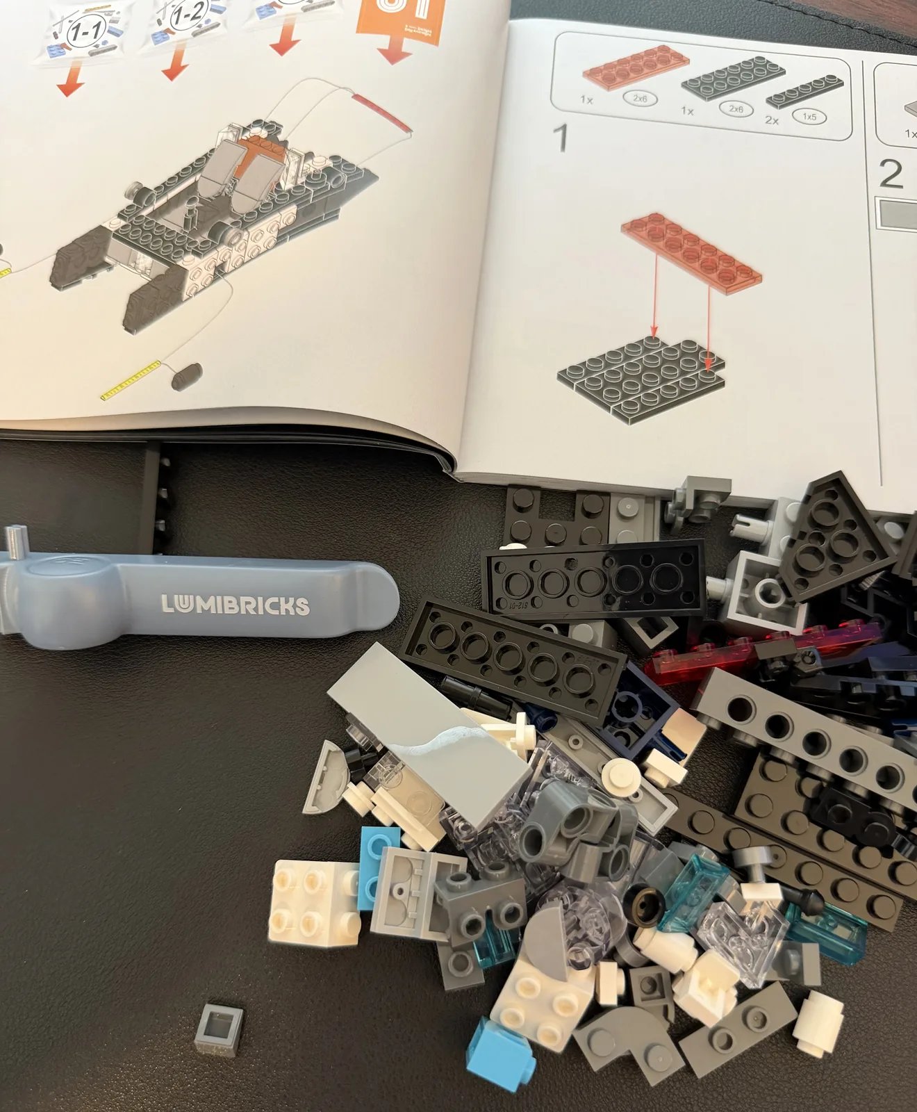 Lumibricks 23001 K's Spinner — stage one bag contents