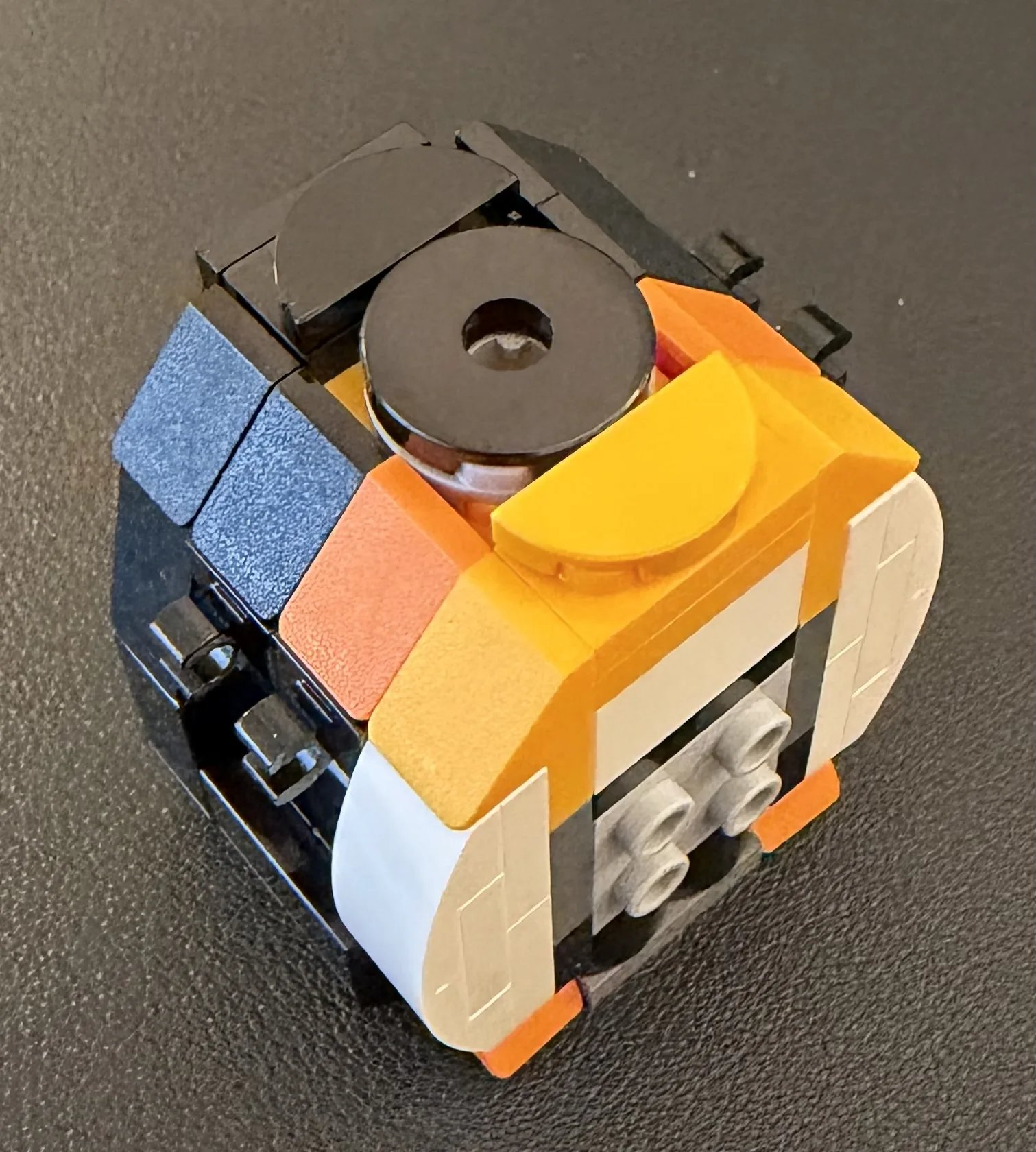 LEGO 40886 Penguins in Love — second penguin build