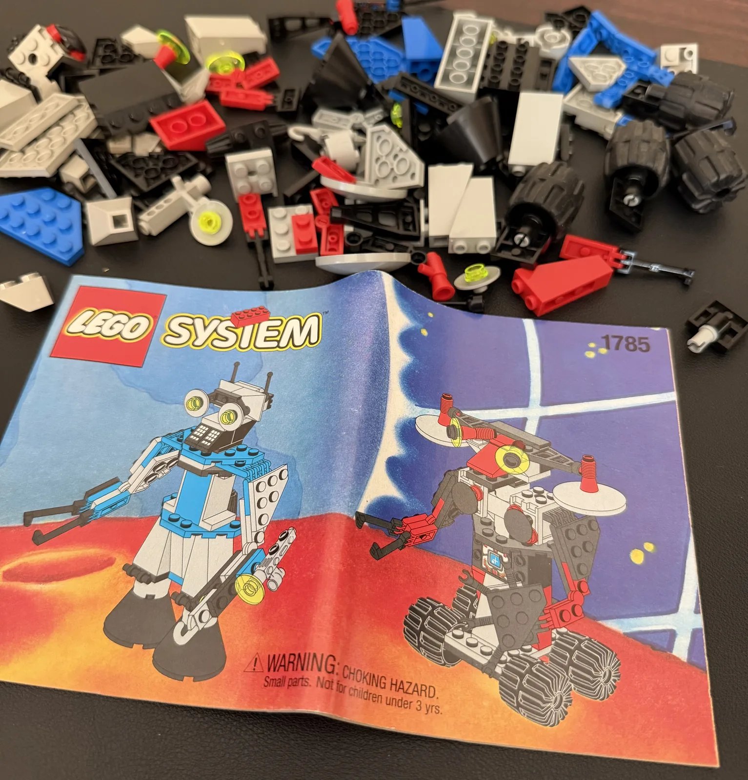 LEGO Space 1785 Crater Critters Review — box contents