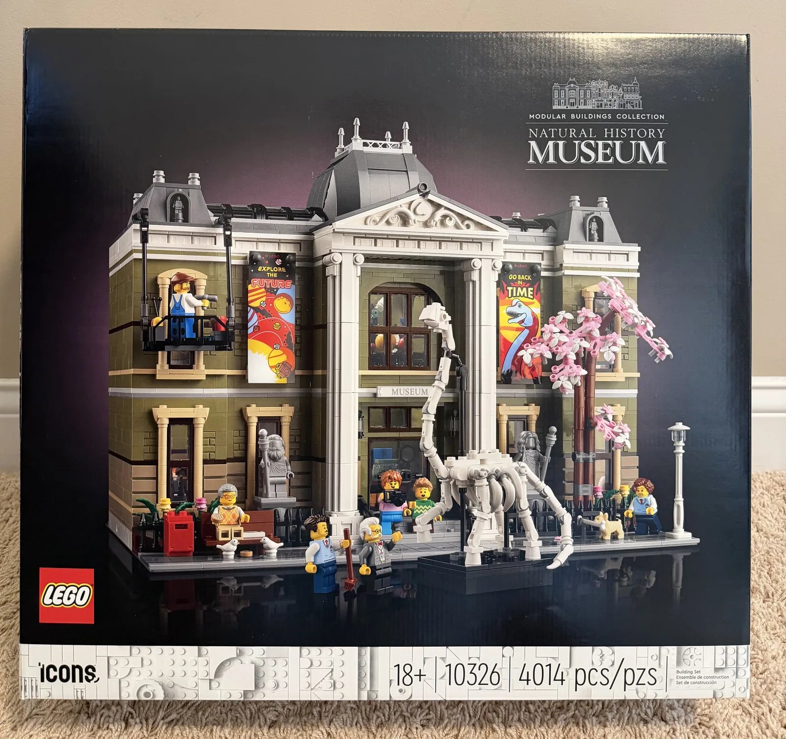 LEGO 10326 Natural History Museum — box