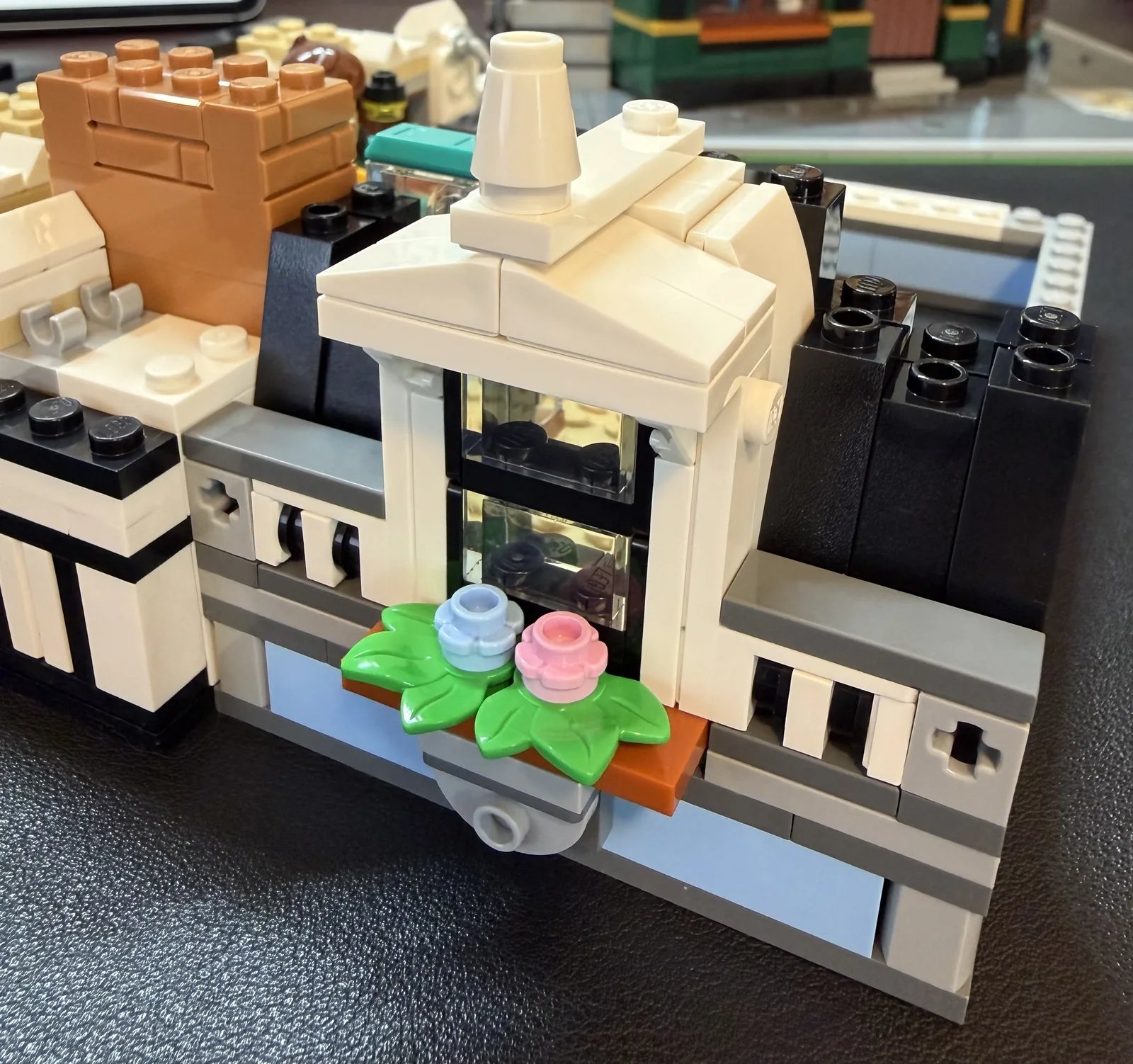 LEGO 10350 Tudor Corner — upstairs floor build