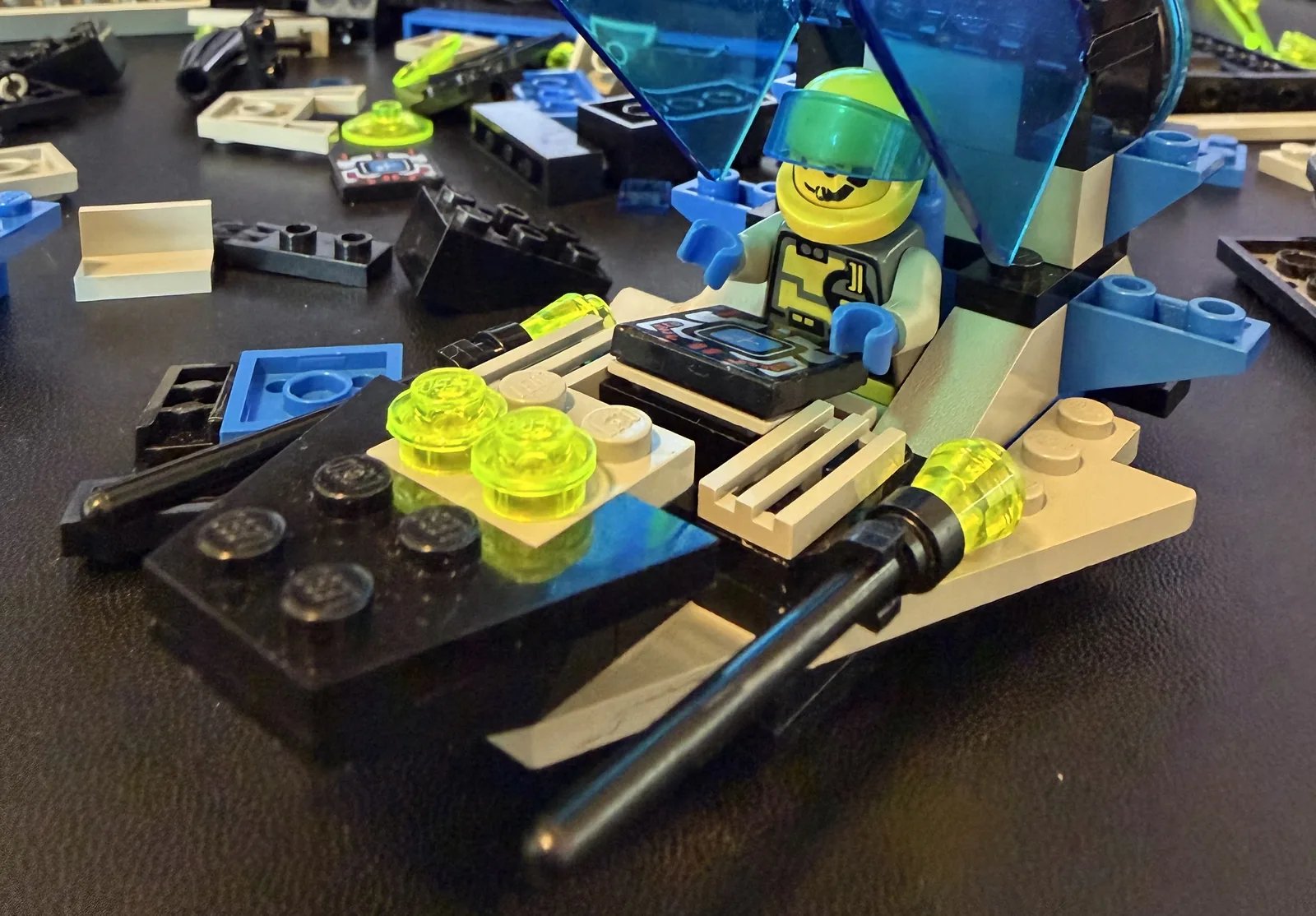 LEGO 1787 Crater Cruiser — the starship cockpit
