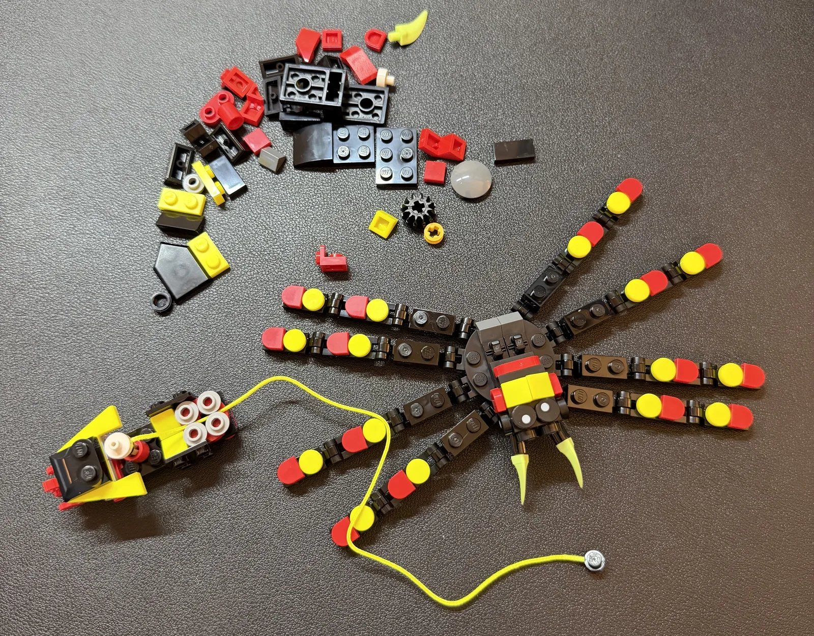 LEGO 31159: Surprising Spider Review — build 3