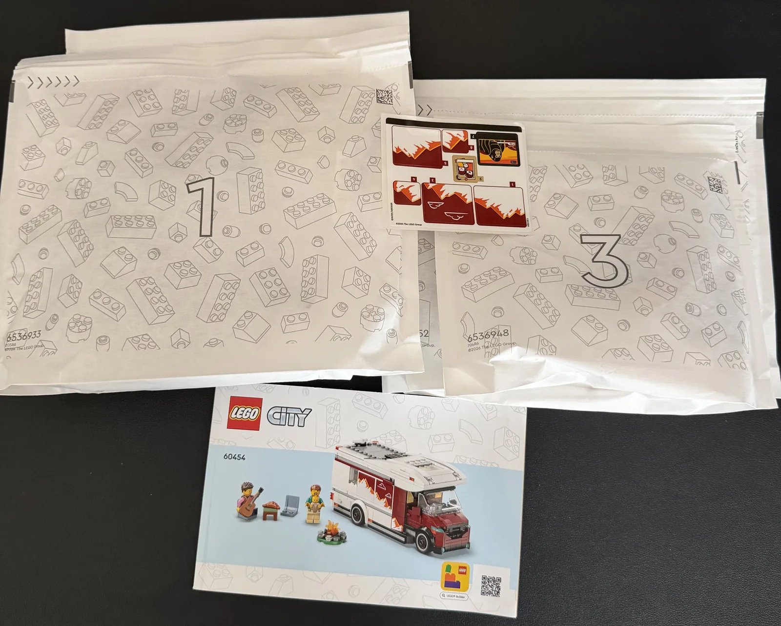 LEGO 60454 Holiday Camper Van — box contents and numbered bags