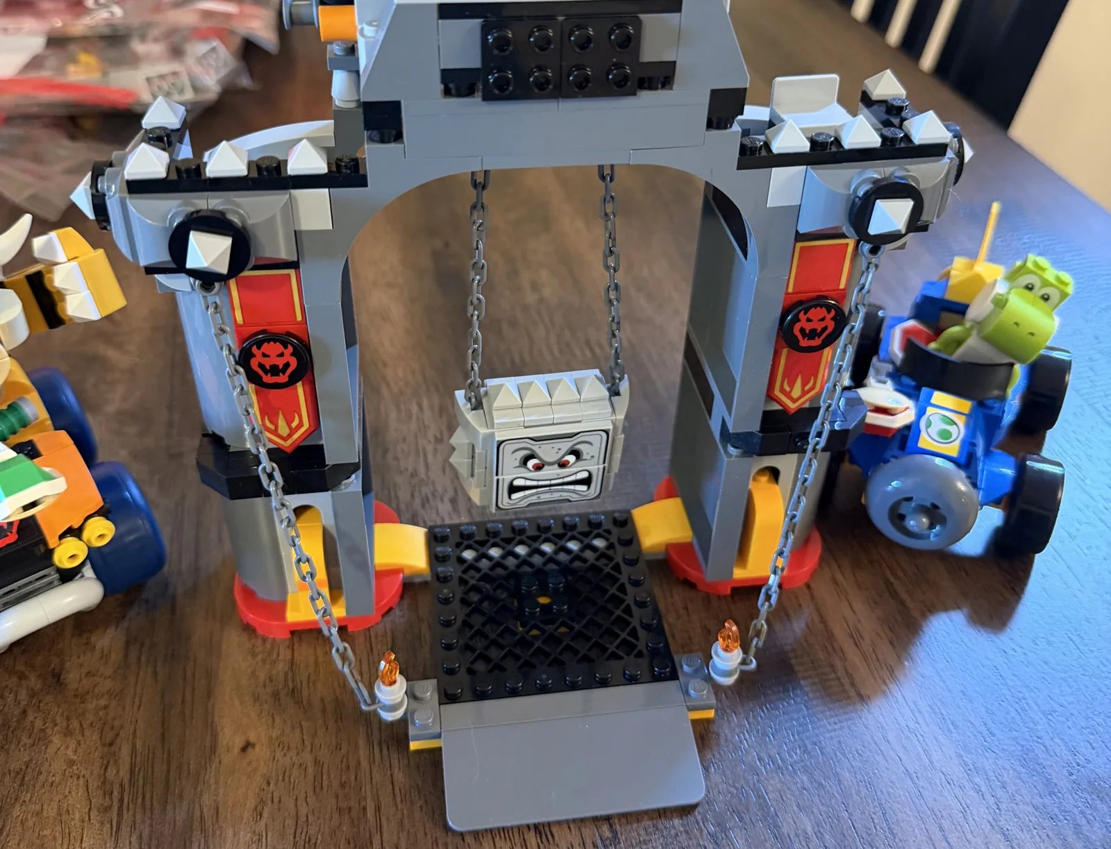 LEGO 72039 Mario Kart Bowser's Castle — castle front