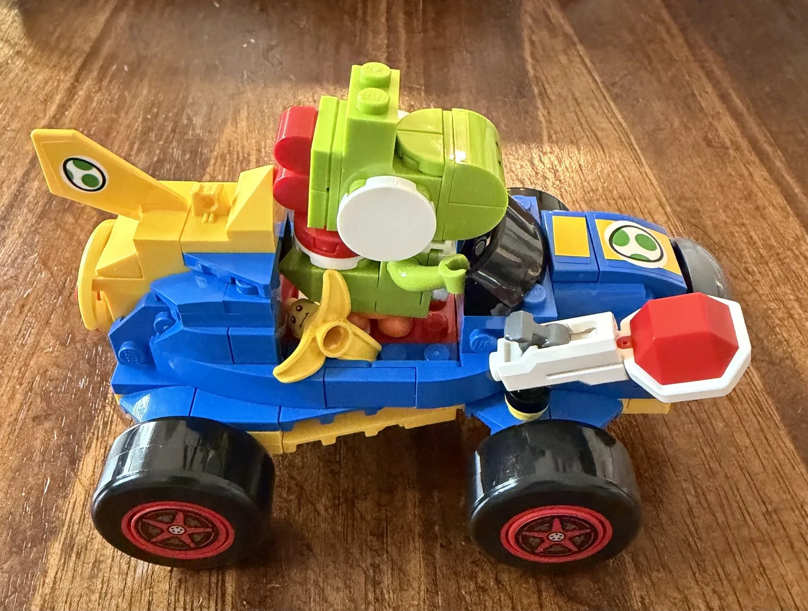 LEGO 72039 Mario Kart Bowser's Castle — Yoshi in the Mach 8 kart