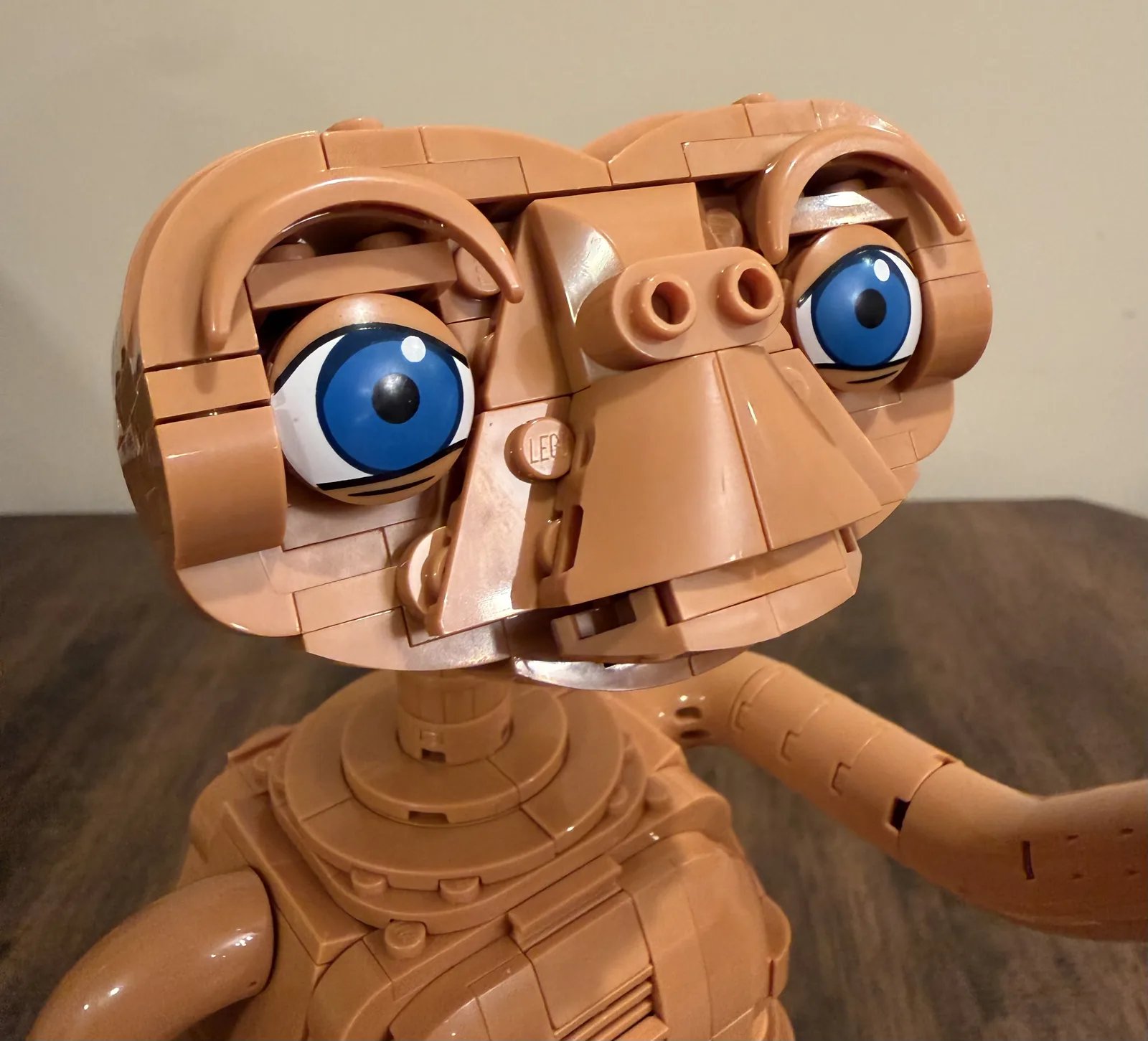 LEGO Ideas 21370 E.T. the Extra-Terrestrial — finished head with printed blue eyes
