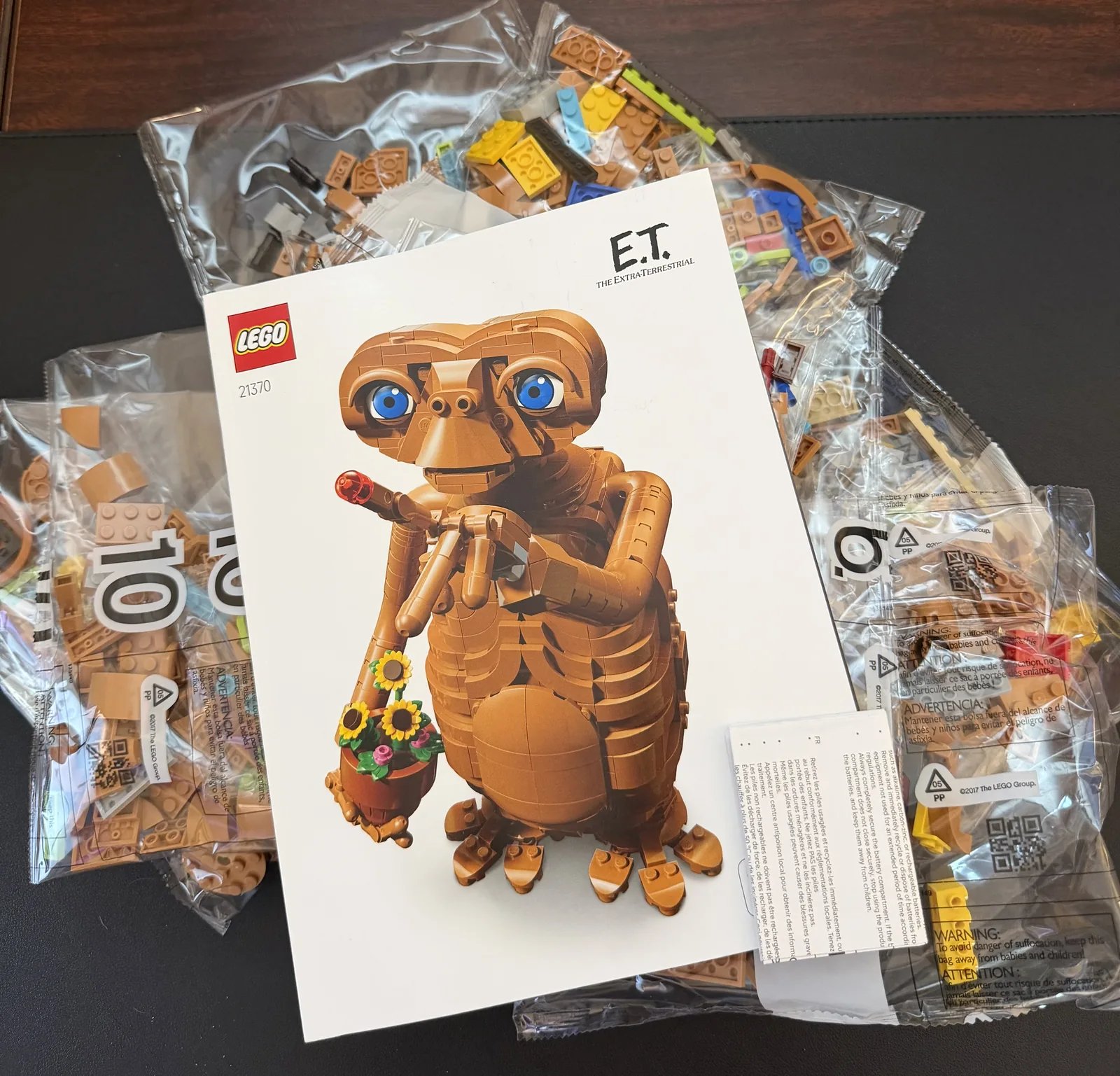LEGO Ideas 21370 E.T. the Extra-Terrestrial — box contents with numbered bags and instruction booklet