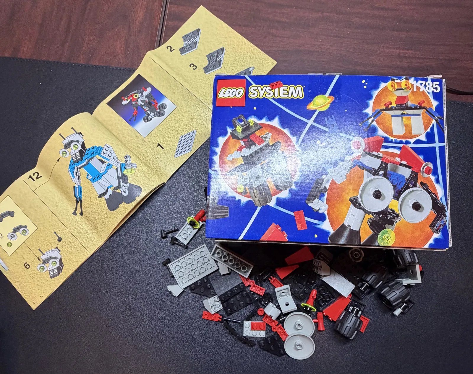 LEGO Space 1785 Crater Critters Review — mid build