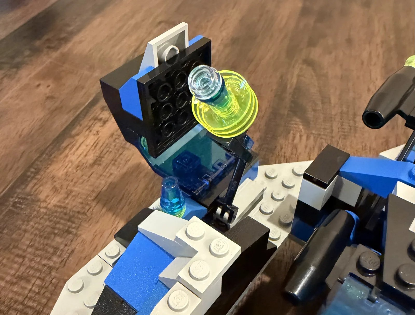 LEGO 1789 Star Hawk II — laser gun and hidden compartment