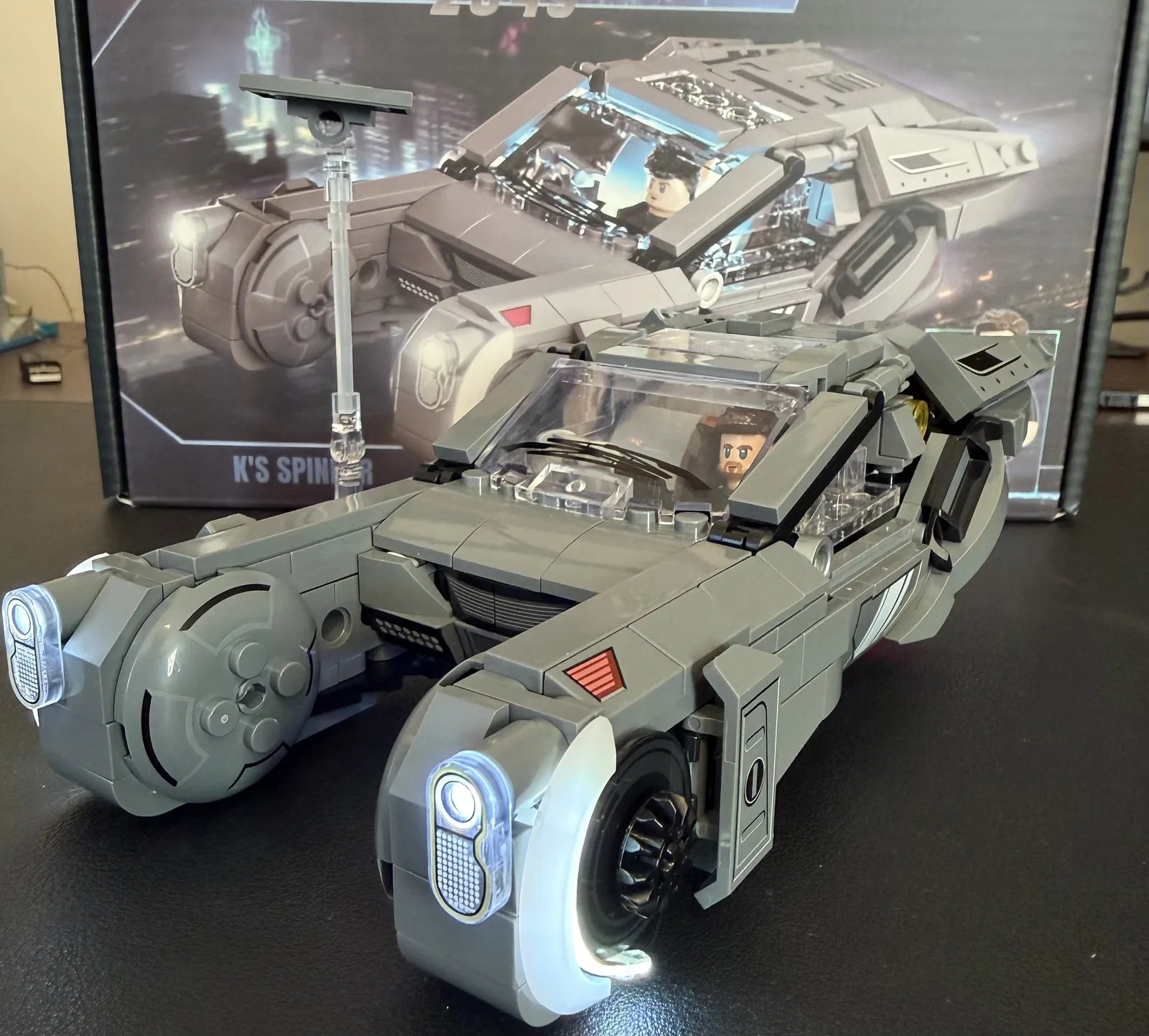 Lumibricks 23001 K's Spinner — finished build with lights on