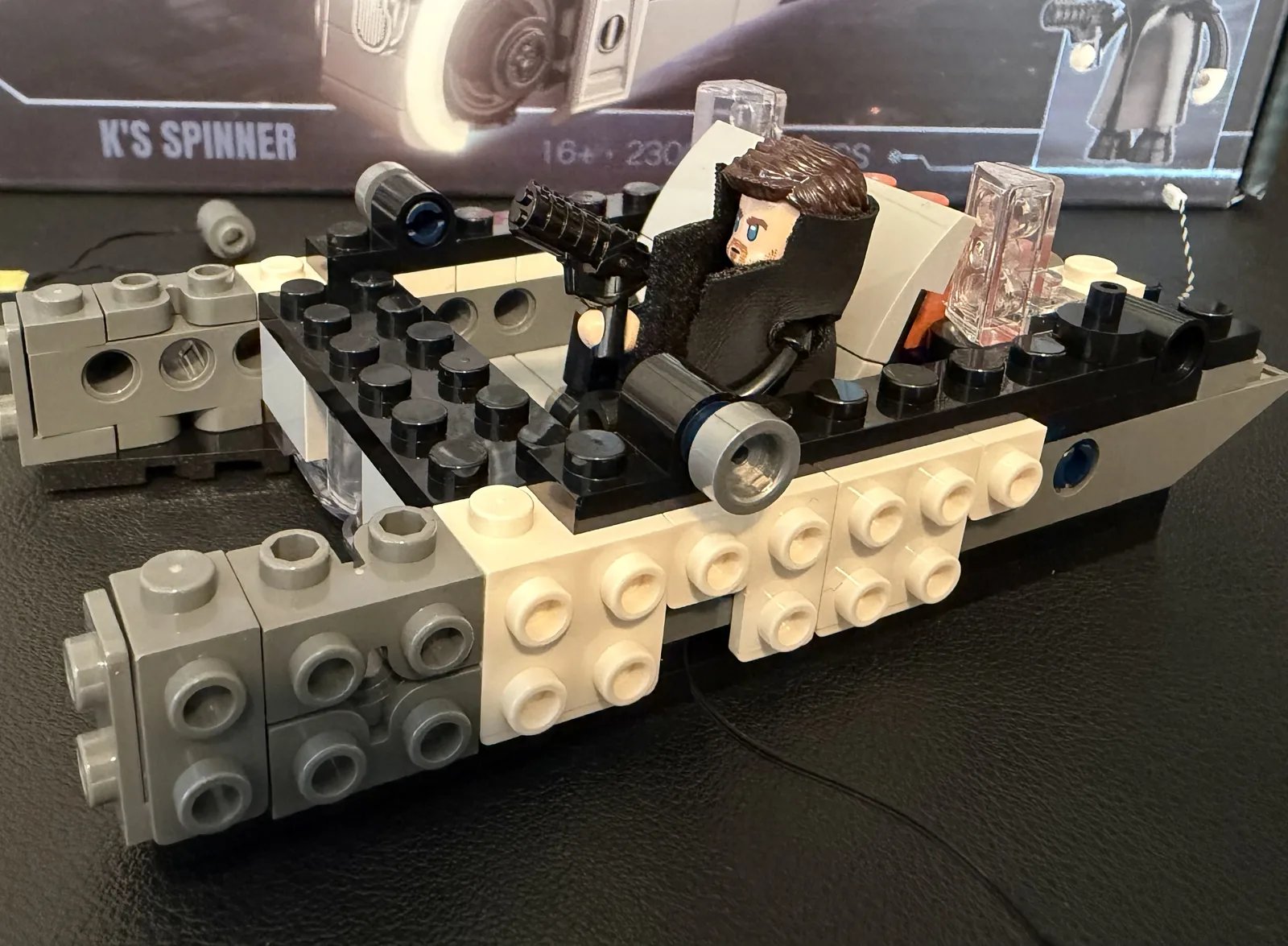 Lumibricks 23001 K's Spinner — stage one chassis, alternate angle