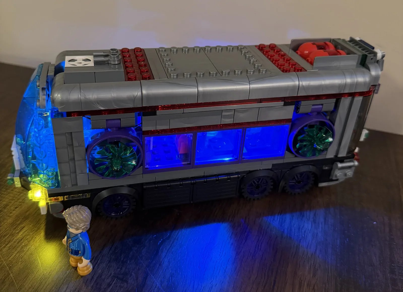 Lumibricks 17003 Future Bus — finished model in flight mode