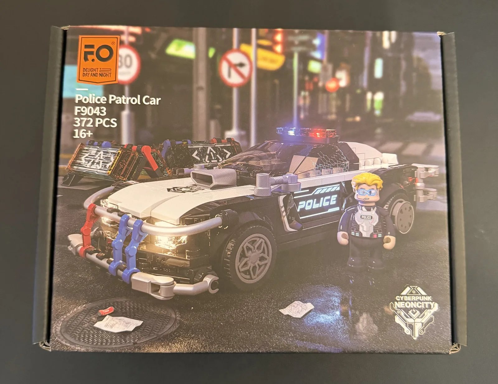 Lumibricks F9043 Police Patrol Car — retail box front
