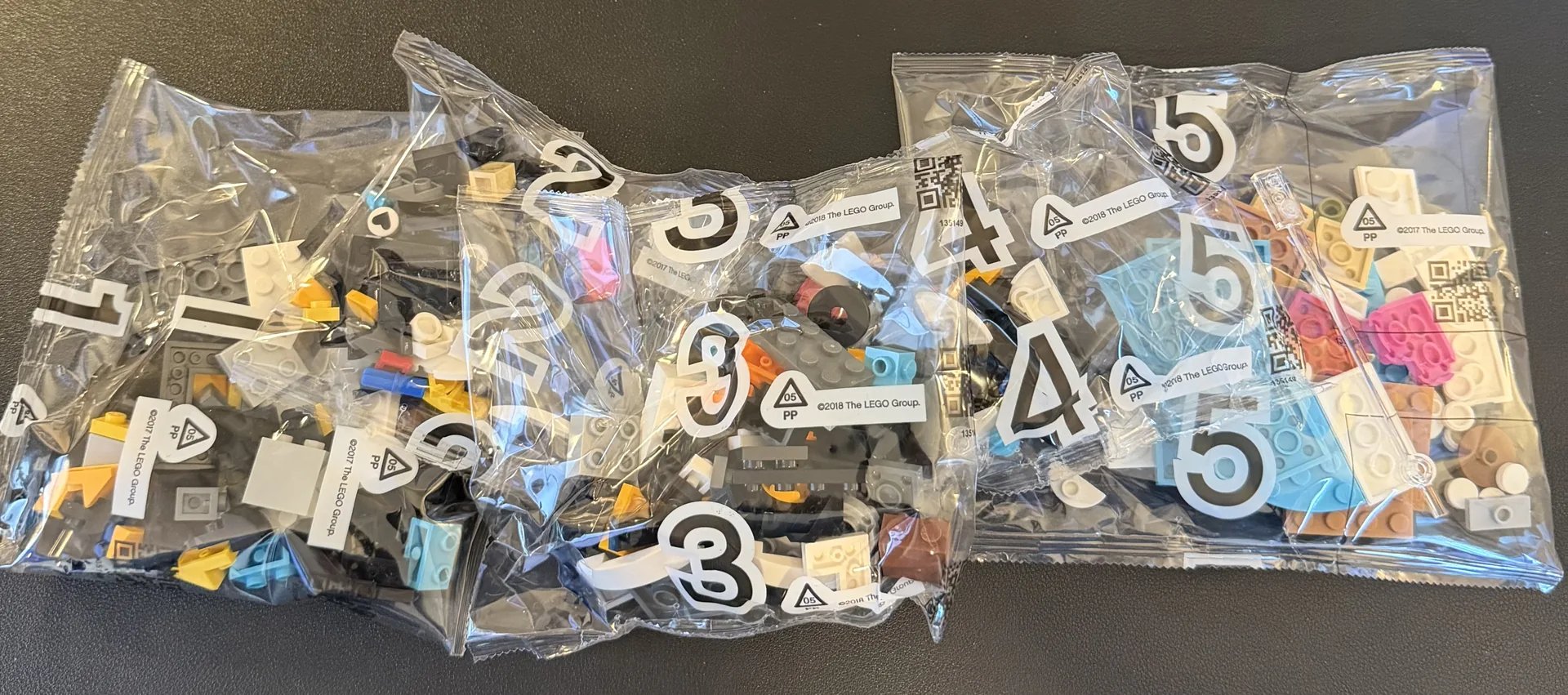 LEGO 40886 Penguins in Love — the five numbered bags