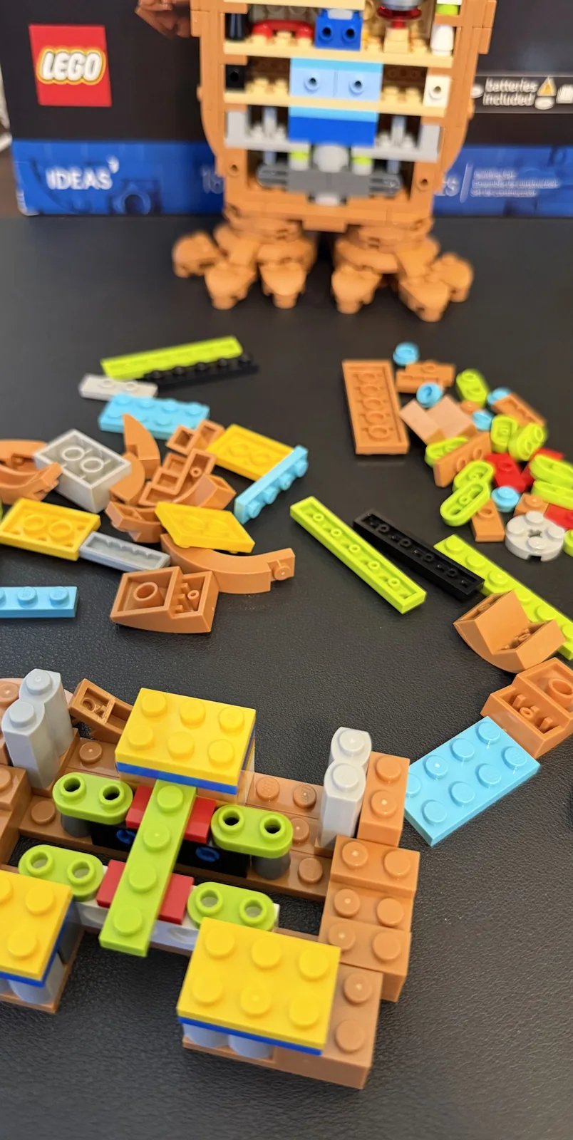 LEGO Ideas 21370 E.T. the Extra-Terrestrial — more colors inside the body than expected