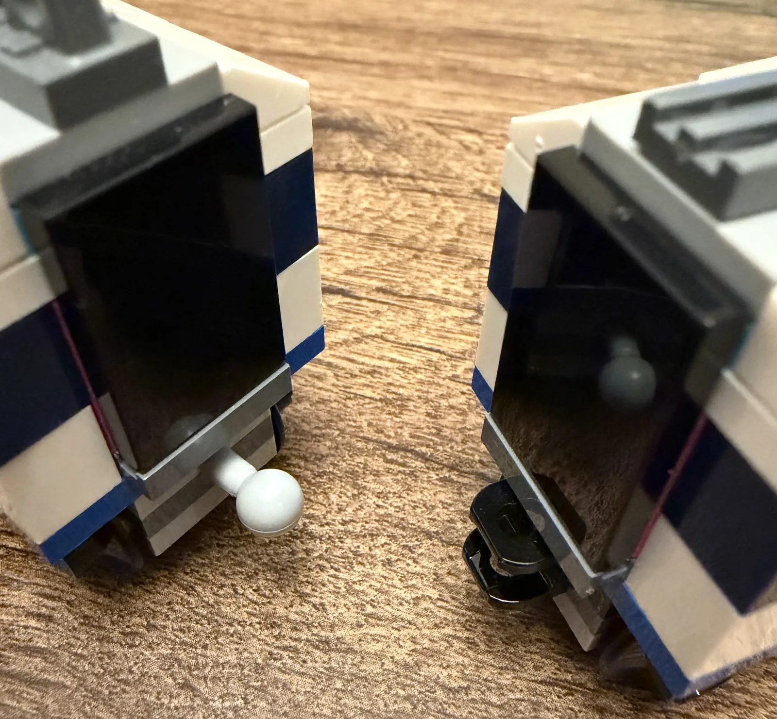 LEGO Creator 40518 High-Speed Train — the connector between the two cars