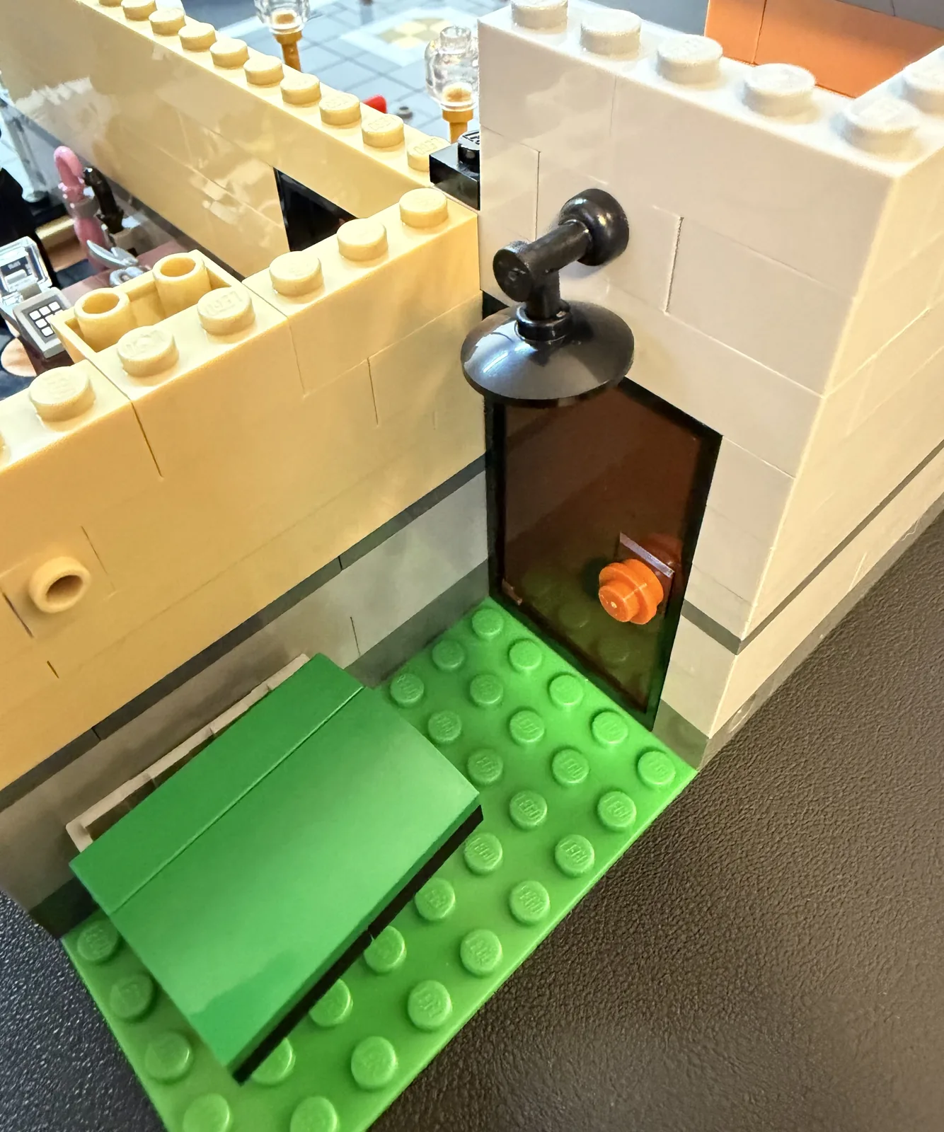 LEGO 10350 Tudor Corner — back entrance