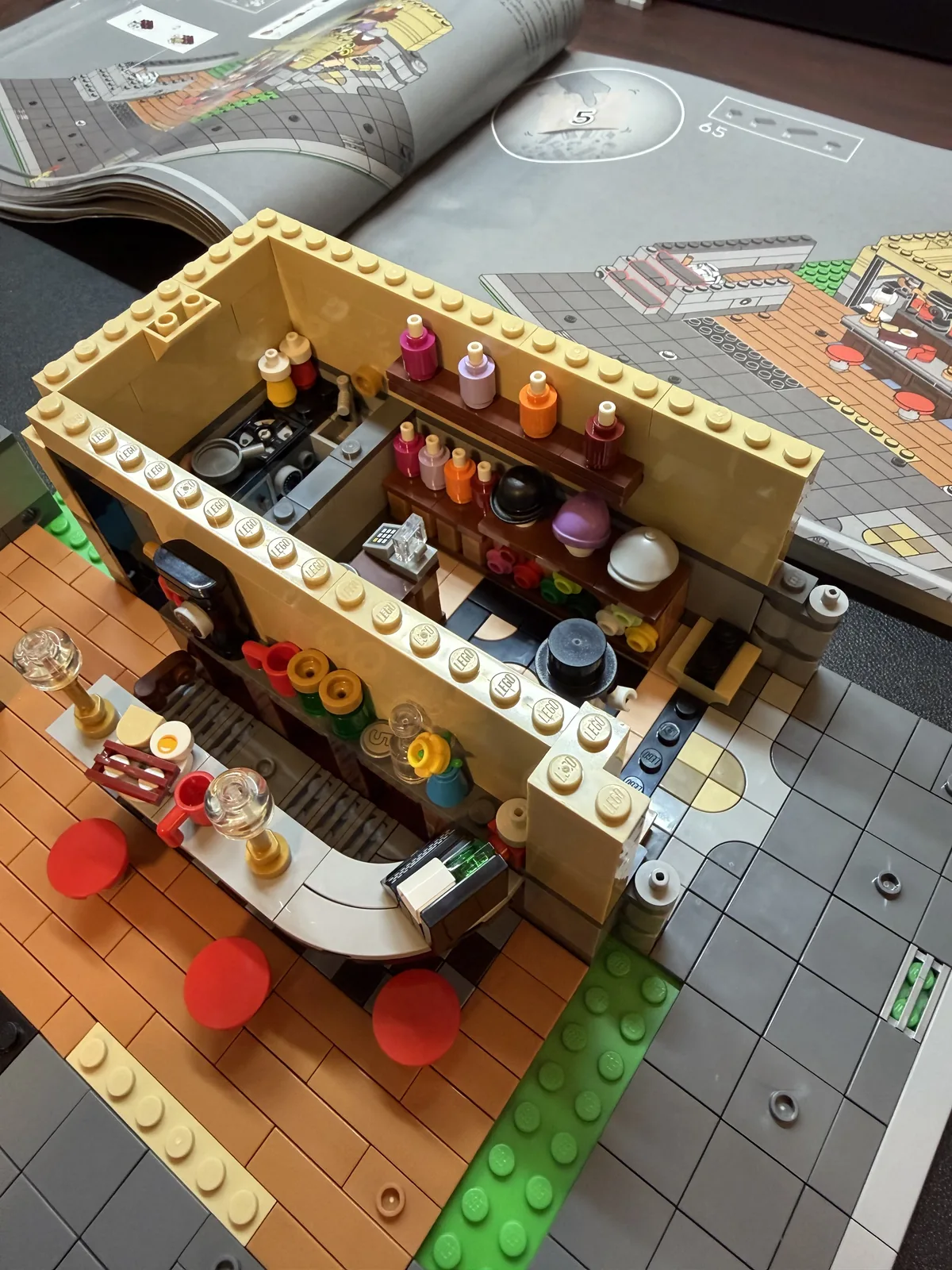 LEGO 10350 Tudor Corner — shop, kitchen and bar layout