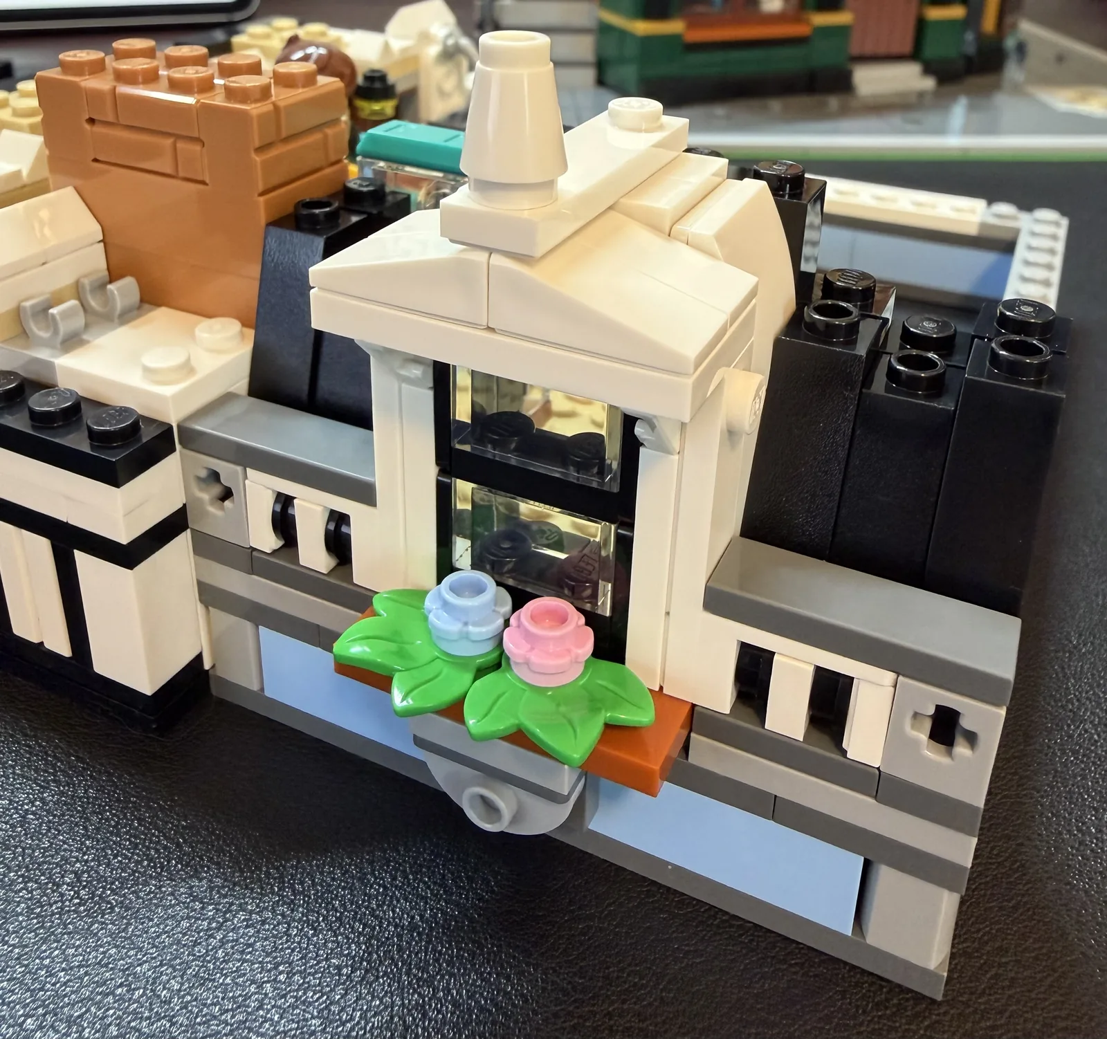 LEGO 10350 Tudor Corner — upstairs floor build