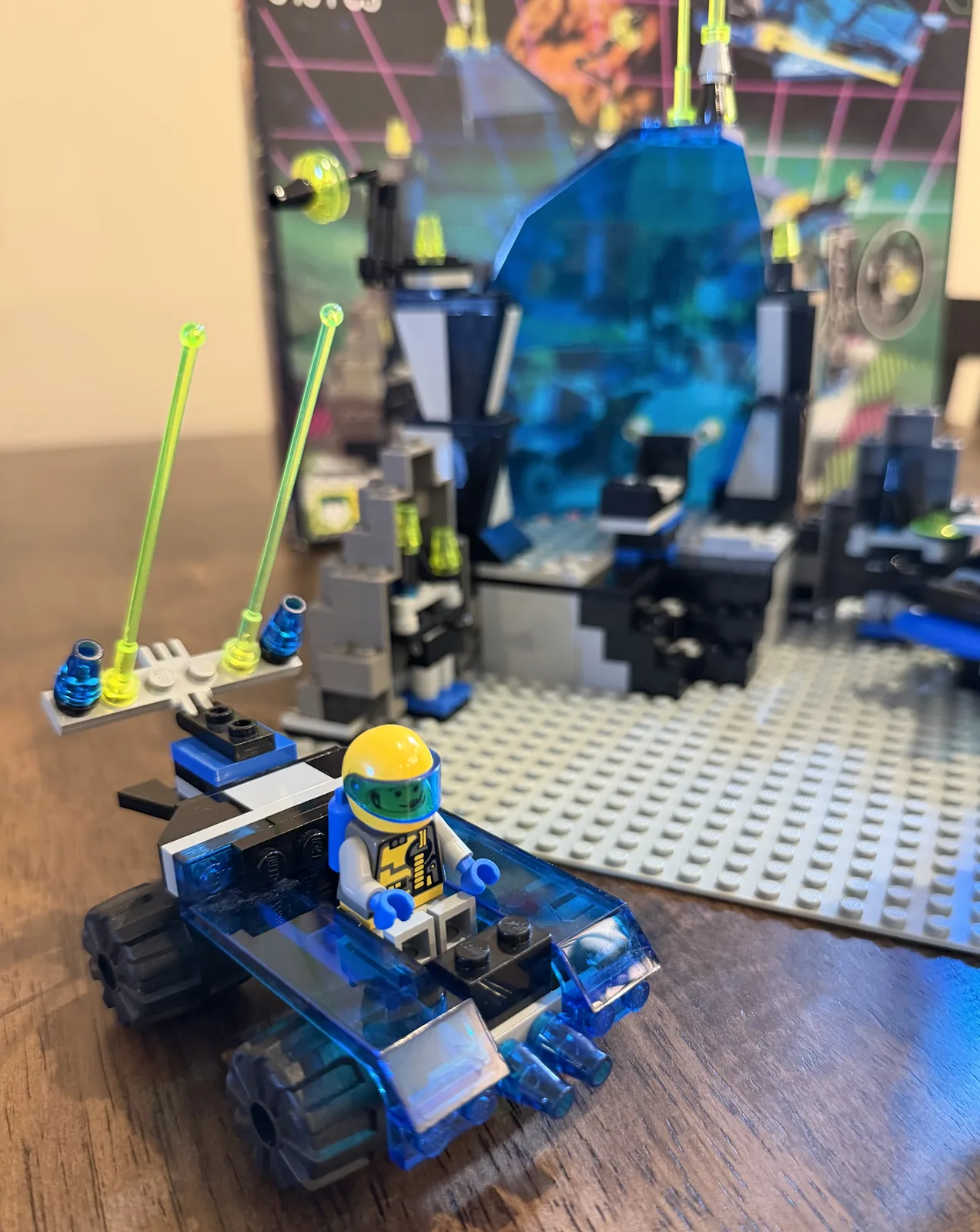 LEGO 1793 Space Station Zenon - side view of the buggy