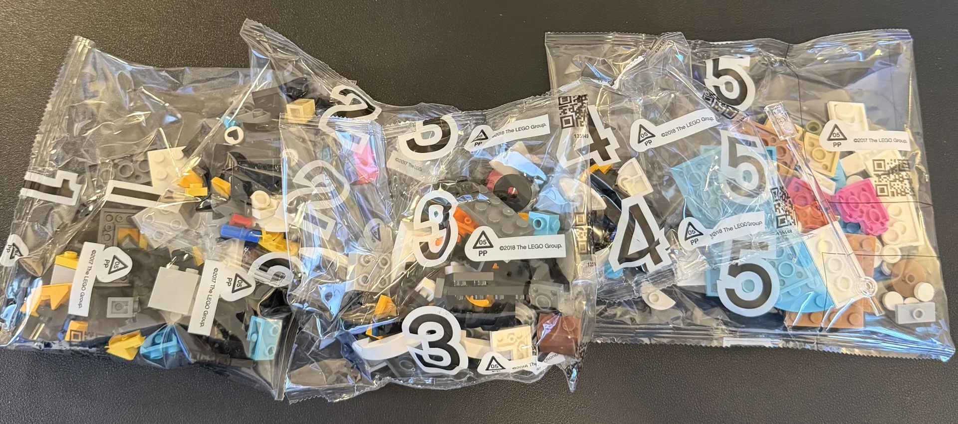 LEGO 40886 Penguins in Love — the five numbered bags