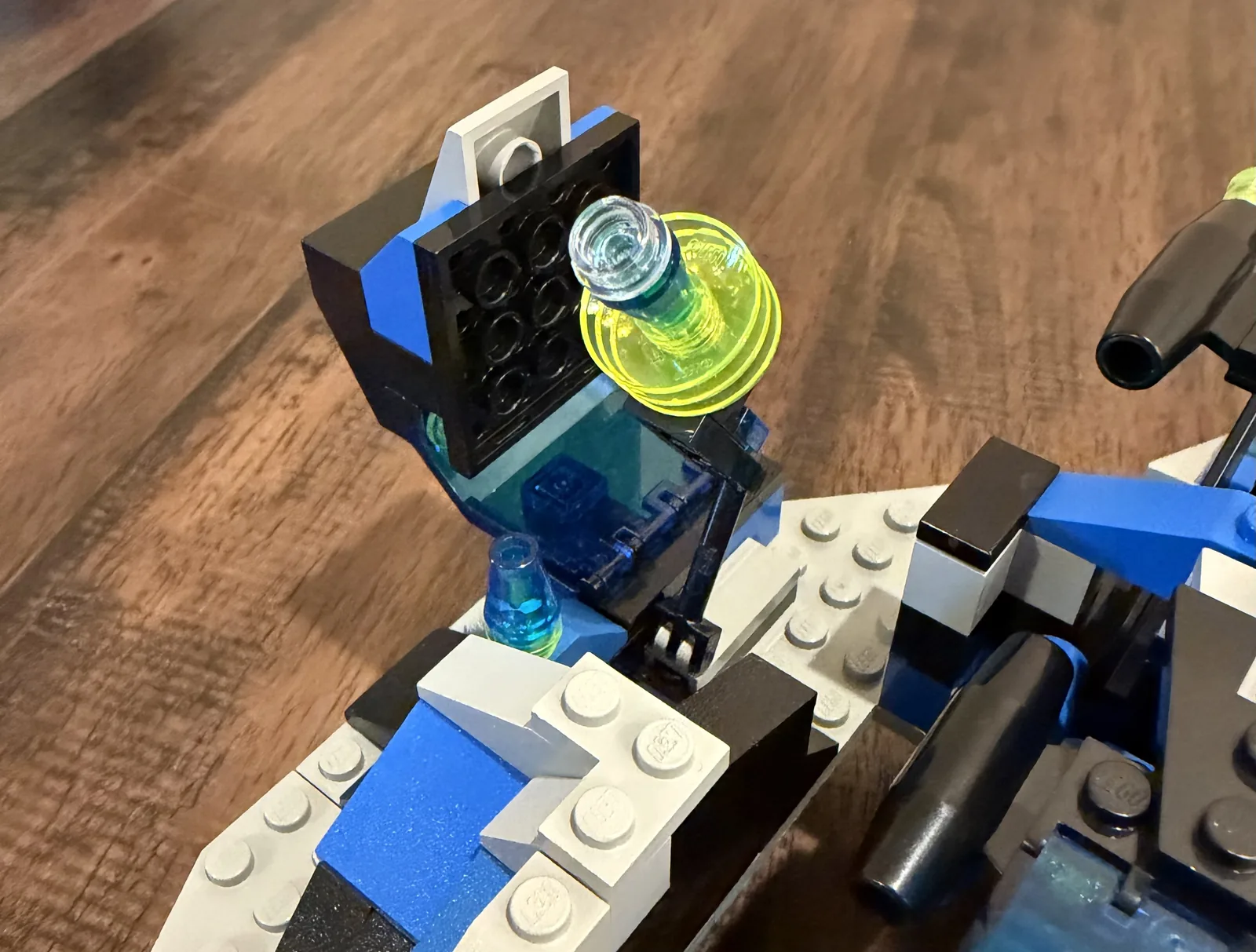 LEGO 1789 Star Hawk II — laser gun and hidden compartment