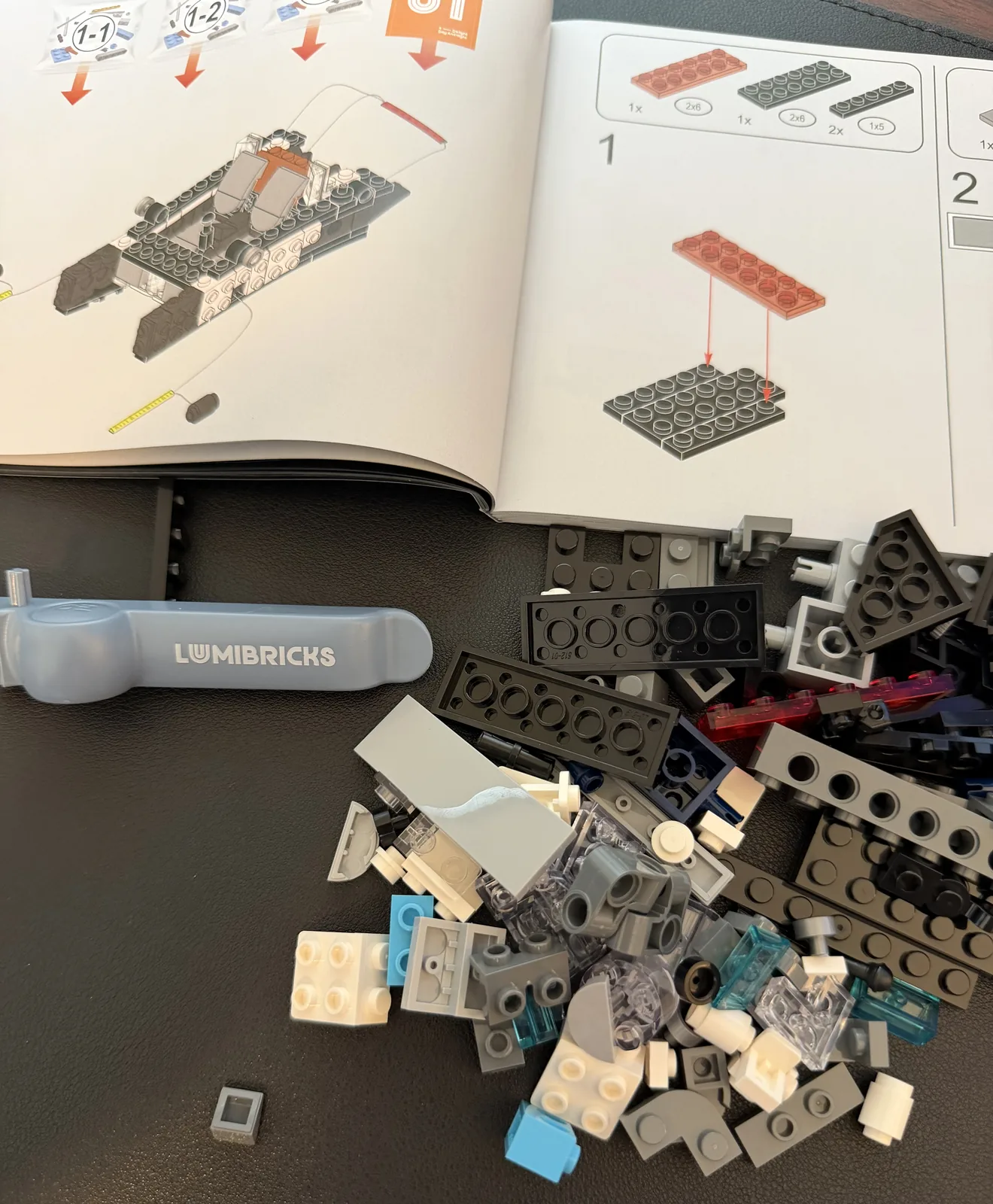 Lumibricks 23001 K's Spinner — stage one bag contents