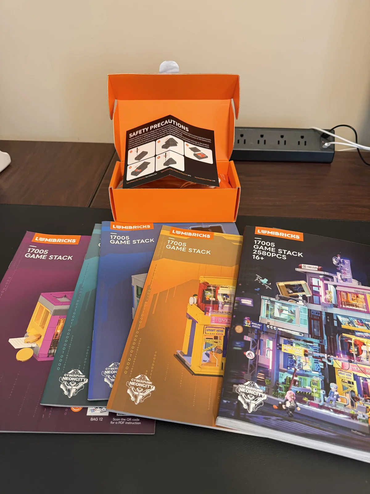 Lumibricks Cyberpunk Game Stack — box contents, bags and inner boxes
